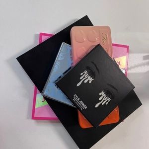 Eyeshadow pallet lot